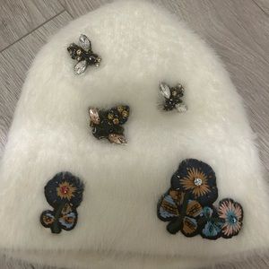 Sleeping on snow jeweled bee beenie hat